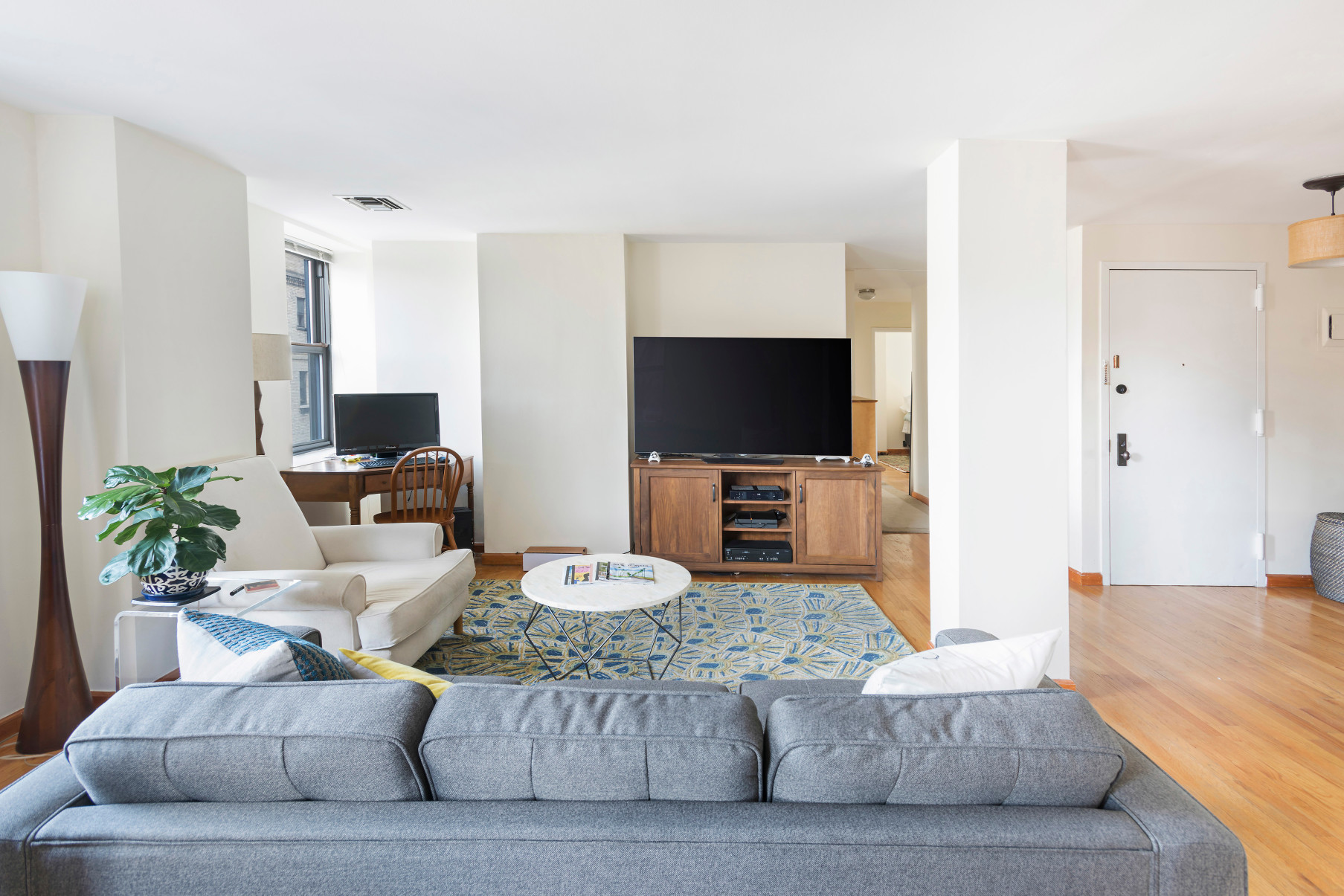 253 West 73rd Street, Unit 12H Manhattan, NY 10023 - Photo 3 of 9