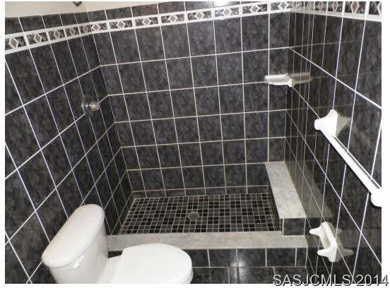 24 Oak Road St. Augustine, FL 32080 - Photo 15 of 18 MASTER BATH 2