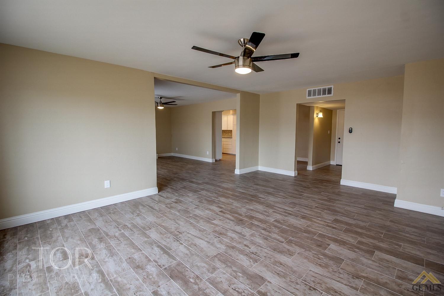 3916 Harris Road Bakersfield, CA 93313 - Photo 6 of 19 Gallery Image 6