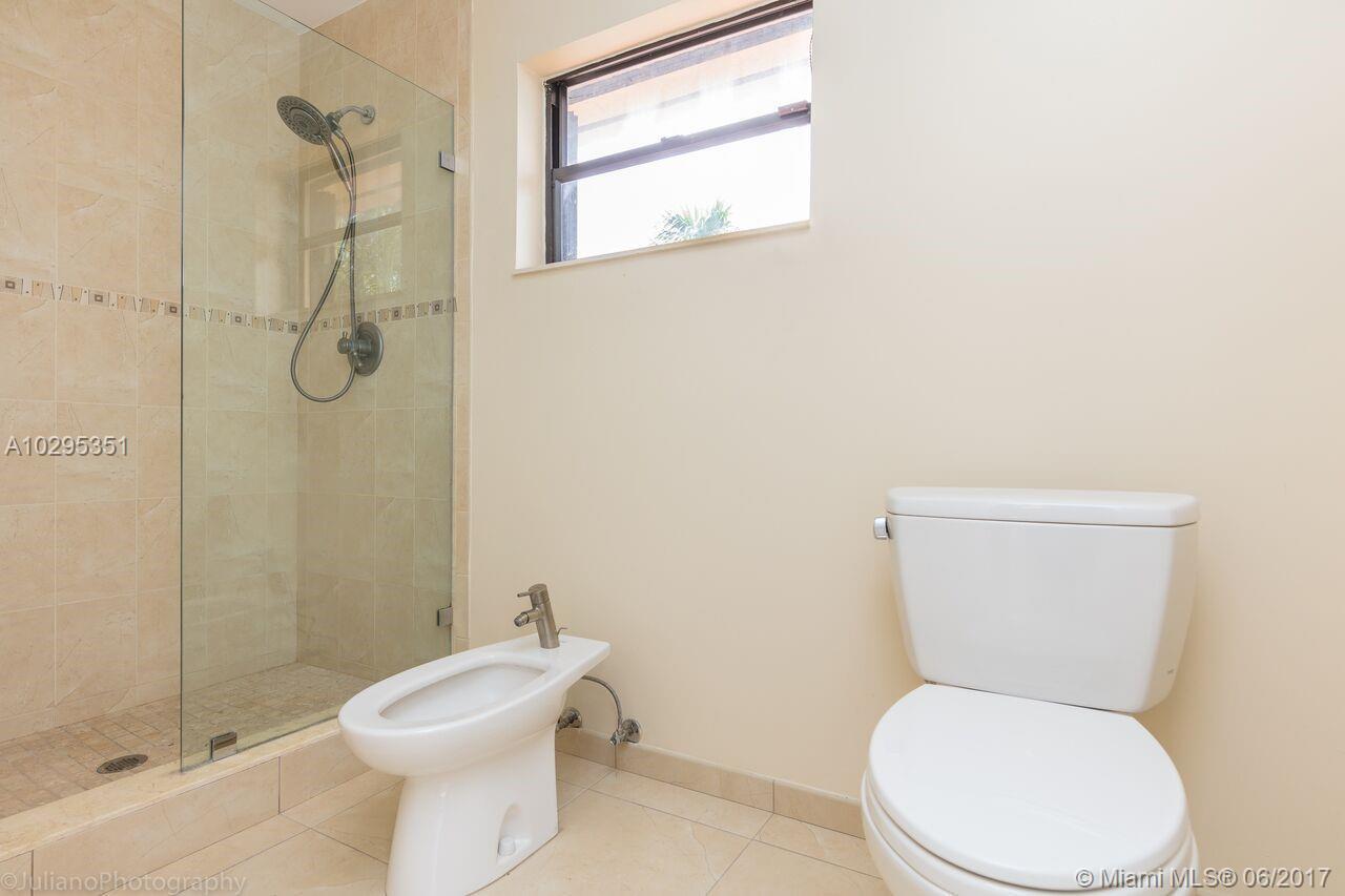 35 Southwest 136th Court Miami, FL 33184 - Photo 20 of 36