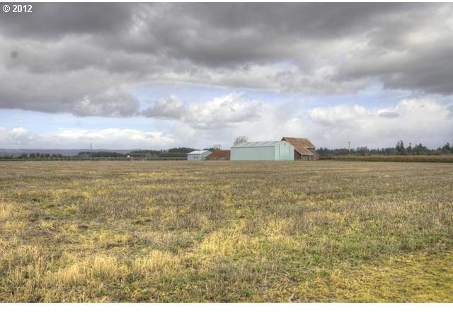 33670 Northwest Hornecker Road Hillsboro, OR 97124 - Photo 3 of 16 Gallery Image 3