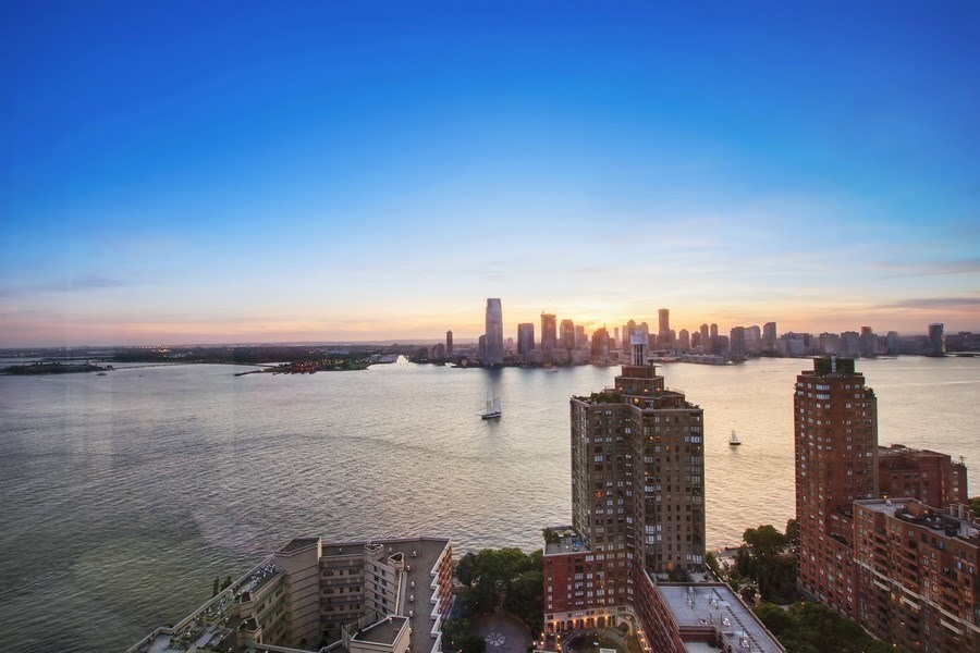 377 Rector Place, Unit 21F Manhattan, NY 10280 - Photo 7 of 8