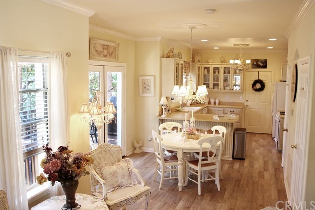 375 Grandview Road Twin Peaks, CA 92391 - Photo 7 of 30 Kitchen and informal dining area