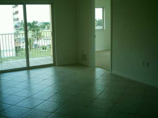 2475 Northwest 16th St Road, Unit 514 Miami, FL 33125 - Photo 2 of 8 Gallery Image 2
