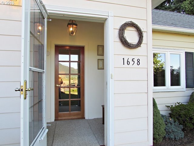 1658 Orchard Road Hood River, OR 97031 - Photo 4 of 32