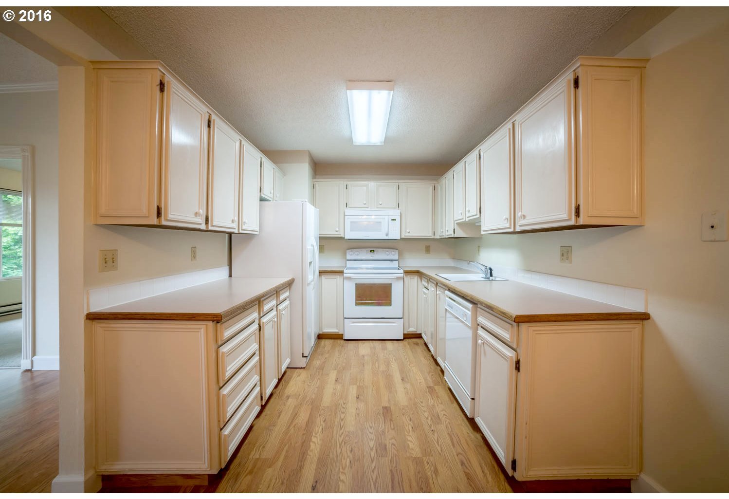 1727 Northeast Multnomah Street, Unit 12 Portland, OR 97232 - Photo 2 of 19