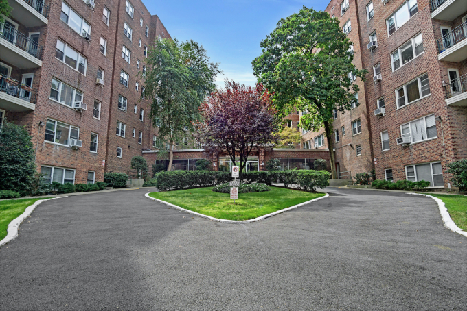3850 Hudson Manor Terrace, Unit 4BE Bronx, NY 10463 - Photo 10 of 12