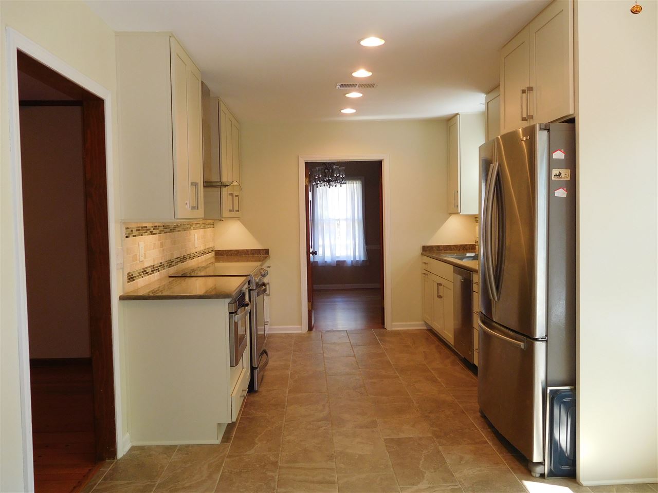 1145 Hayne Road Memphis, TN 38119 - Photo 10 of 24 Mini Max Gallery kitchen with all the new updates!