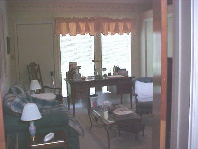 5013 Scheibler Road, Unit A1 Memphis, TN 38128 - Photo 7 of 10 Bonus room perfect for den or office.