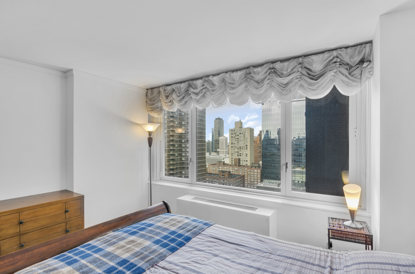 322 West 57th Street, Unit 34D1 Manhattan, NY 10019 - Photo 6 of 17