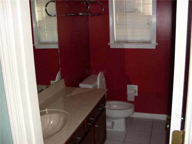 93 South Sanga Road Memphis, TN 38018 - Photo 10 of 12 1/2 BATH OFF KITCHEN AND FAMILY ROOM HAS BEEN NEUTRALIZED