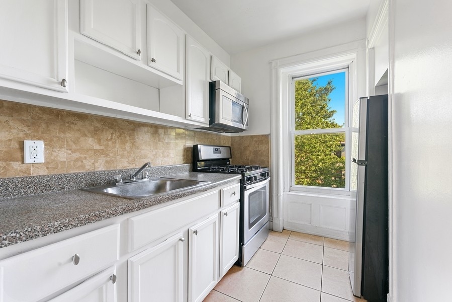 484 MacDonough Street, Unit 3 Brooklyn, NY 11233 - Photo 4 of 5