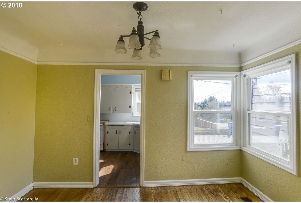 3455 Southwest Alice Street Portland, OR 97219 - Photo 4 of 19 Gallery Image 4