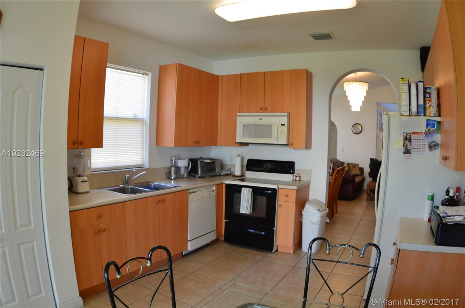 1056 Northeast 40th Road Homestead, FL 33033 - Photo 10 of 31