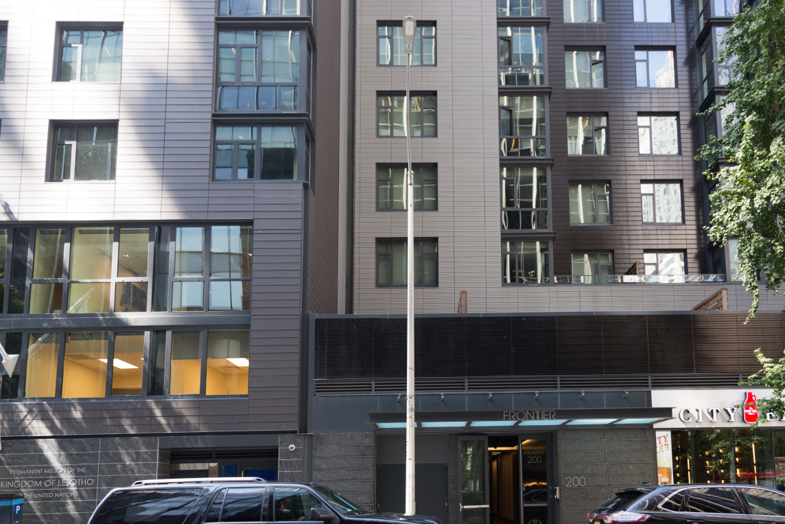 The Frontier 210 E 39th St, Manhattan, NY 10016 - Photo 3 of 4