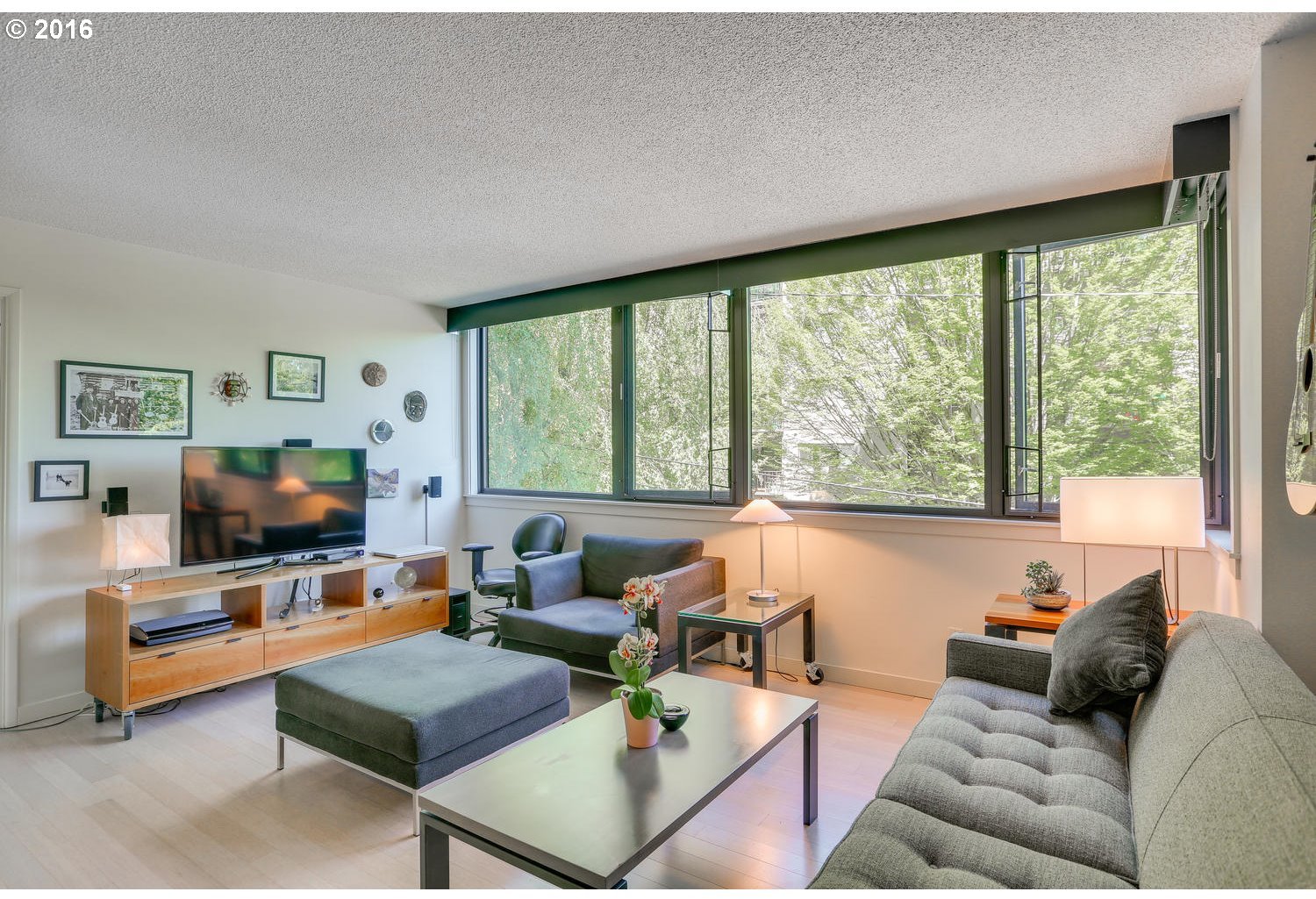 2020 Southwest Main Street, Unit 402 Portland, OR 97205 - Photo 3 of 29