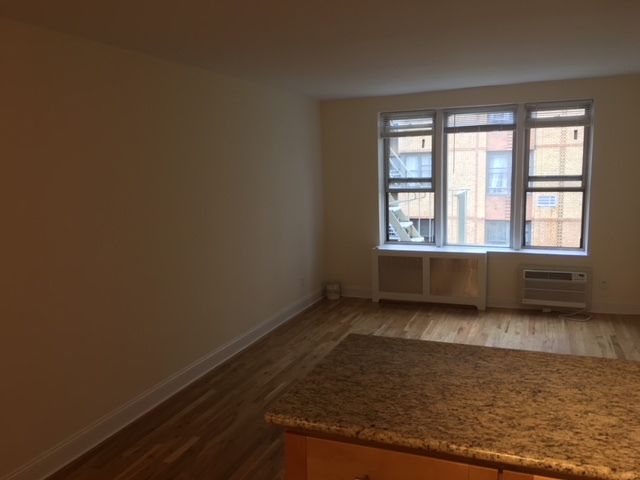 311 East 75th Street, Unit 4D Manhattan, NY 10021 - Photo 3 of 7