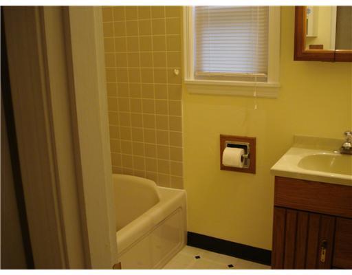1663 Elderslee Road Baldwin, PA 15227 - Photo 8 of 14 Gallery Image 8