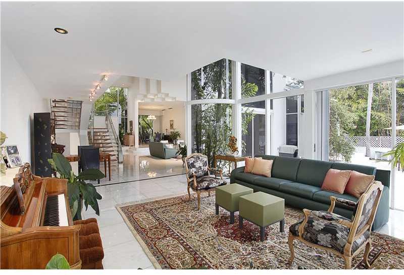 701 North Mashta Drive Key Biscayne, FL 33149 - Photo 10 of 19