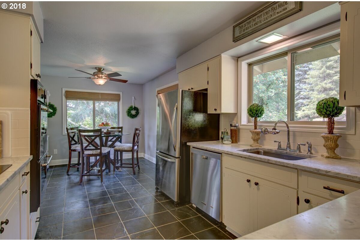 10958 Southeast Valley View Terrace Happy Valley, OR 97086 - Photo 12 of 32