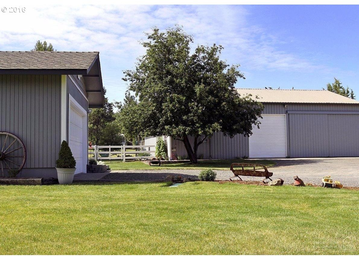 21651 Old Red Road Bend, OR 97702 - Photo 11 of 17