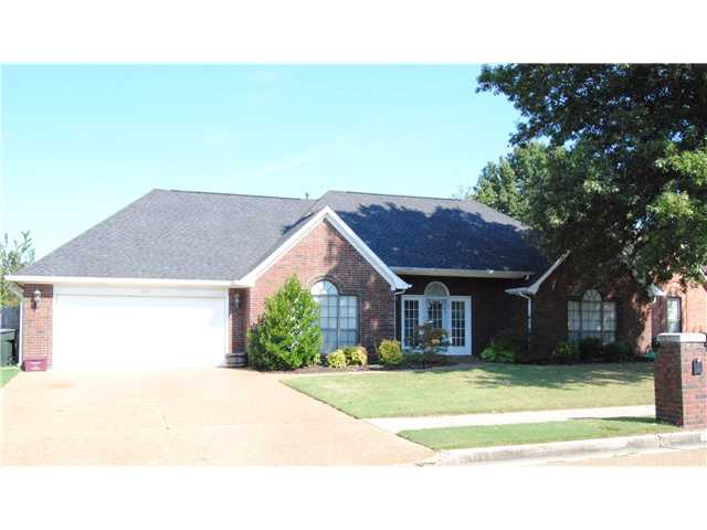 1300 Wolf Ridge Drive Collierville, TN 38017 - Photo 1 of 15