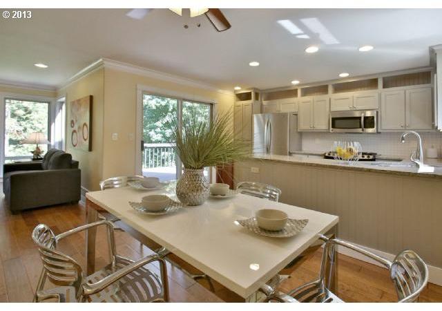 243 Southwest Palatine Hill Road Portland, OR 97219 - Photo 4 of 16 Gallery Image 4