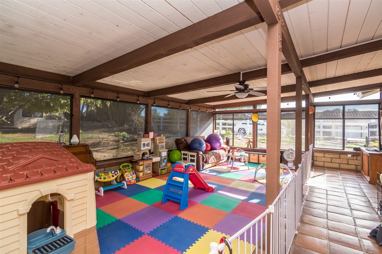 729 Carnation Lane Fallbrook, CA 92028 - Photo 15 of 25 Gallery Image 15