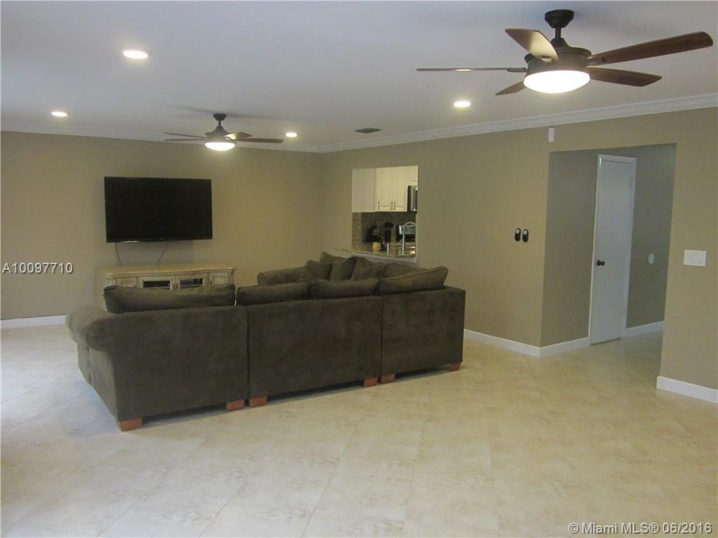 5463 Gate Lake Road, Unit 5463 Tamarac, FL 33319 - Photo 14 of 31 Gallery Image 14