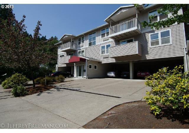 1129 Southwest Gaines Street Portland, OR 97239 - Photo 2 of 13