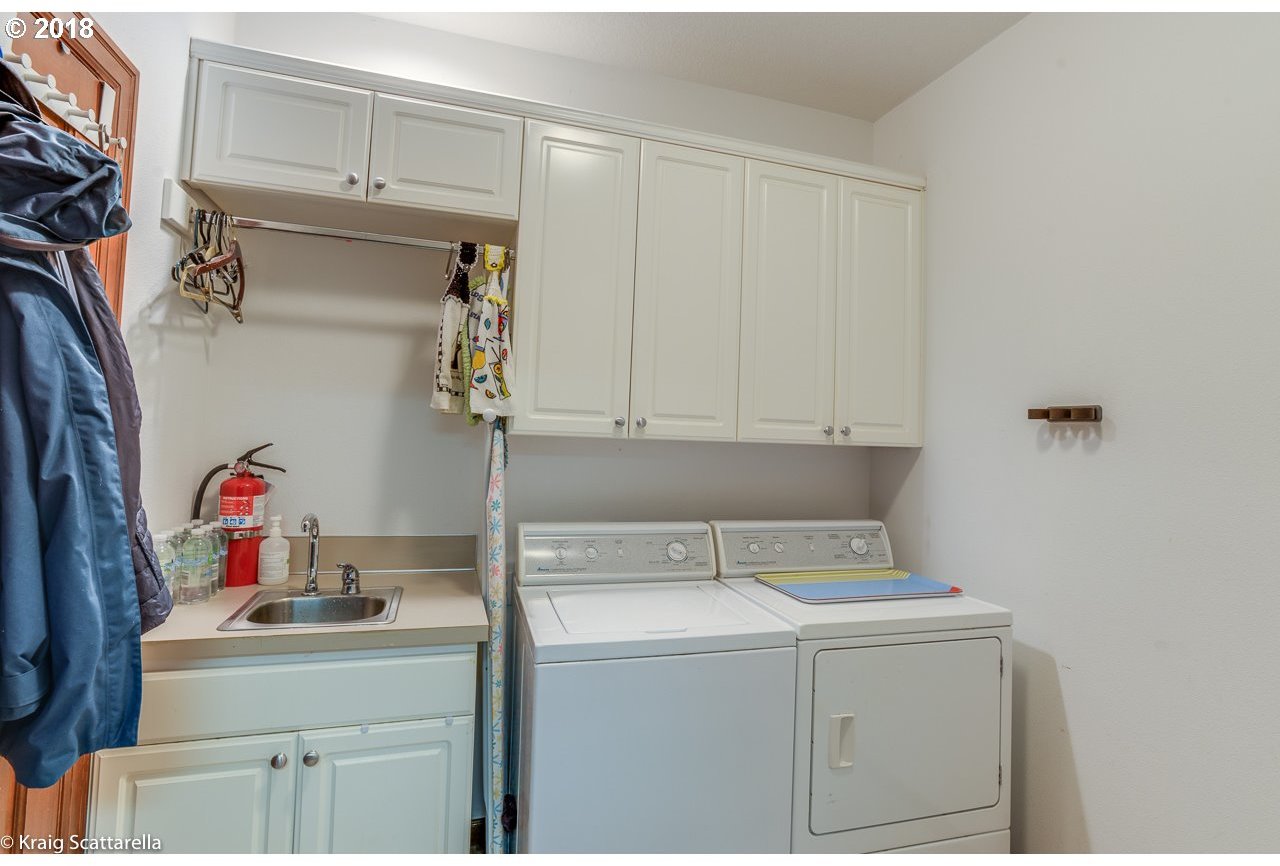 3123 Southwest Huber Street Portland, OR 97219 - Photo 20 of 23