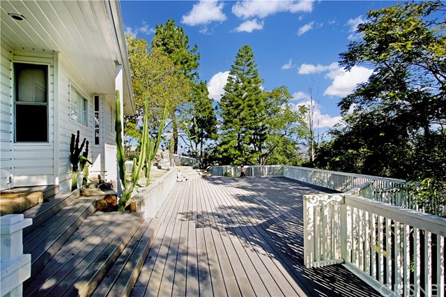 12445 Viewcrest Road Studio City, CA 91604 - Photo 21 of 28