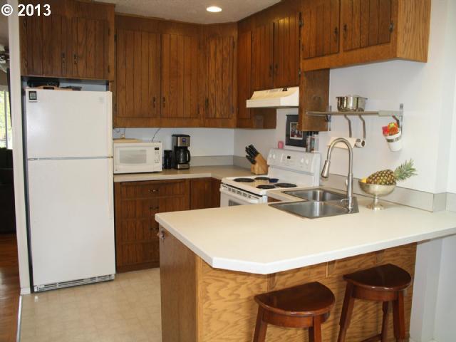 4228 Southeast Rural Street Portland, OR 97206 - Photo 3 of 15 Gallery Image 3