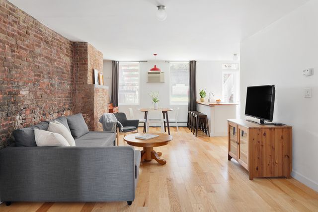 $2,560,000 | 80 Conselyea Street | Williamsburg