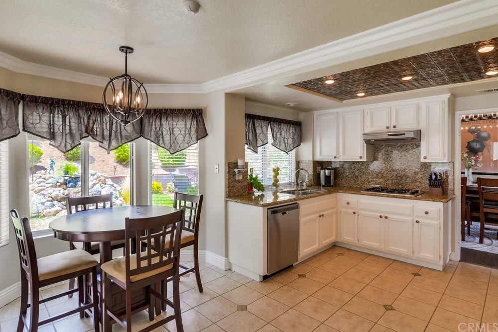 2310 Whiteoak Lane Corona, CA 92882 - Photo 17 of 46