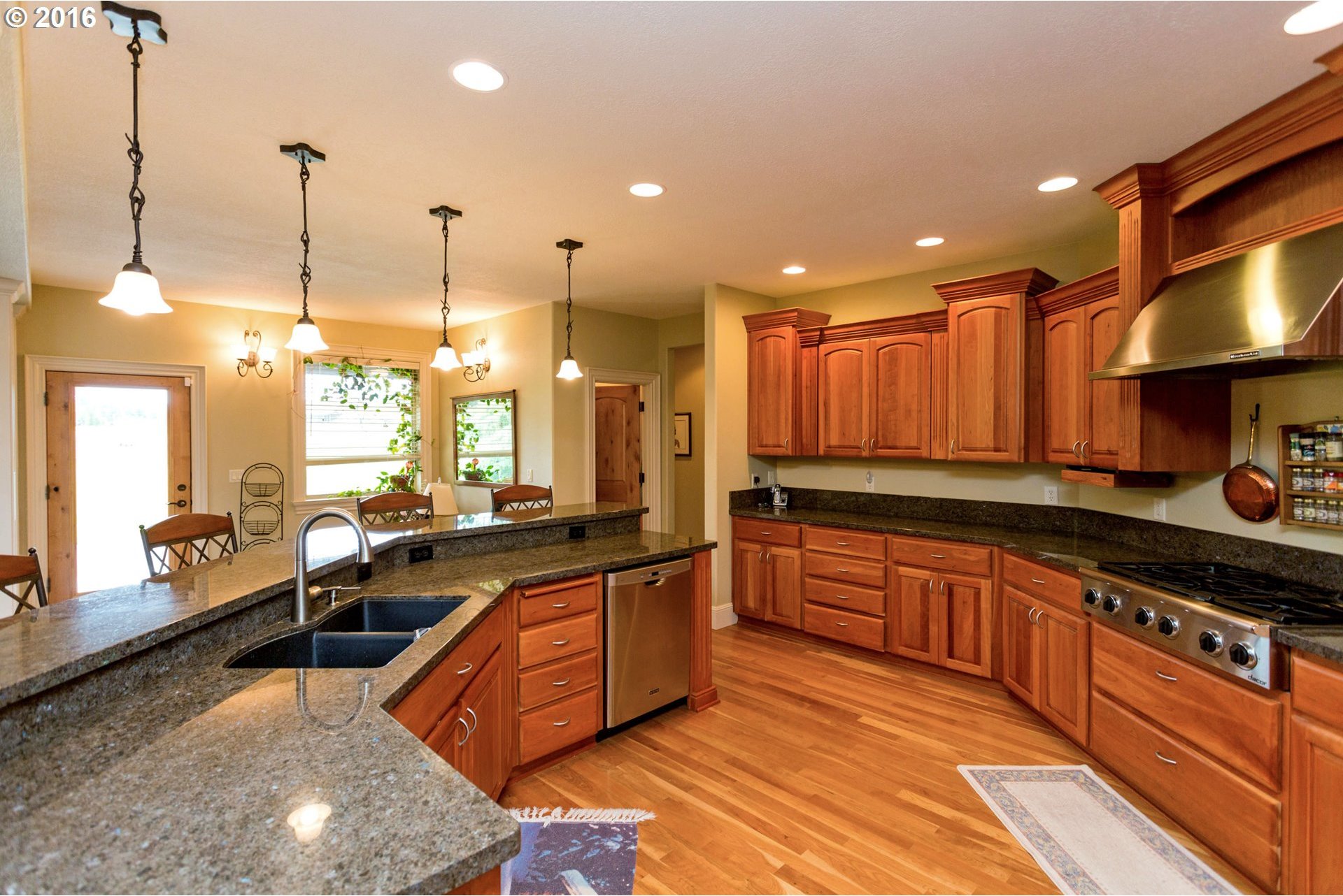808 Frankton Road Hood River, OR 97031 - Photo 10 of 25 Gallery Image 10