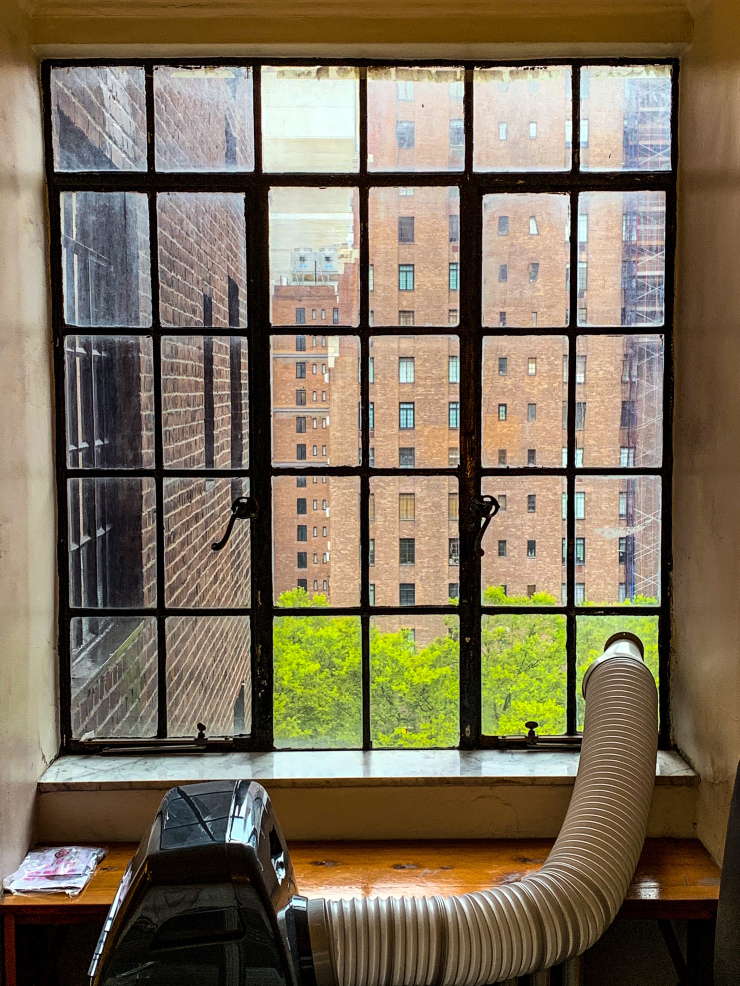 25 Tudor City Place, Unit 1209 Manhattan, NY 10017 - Photo 2 of 9