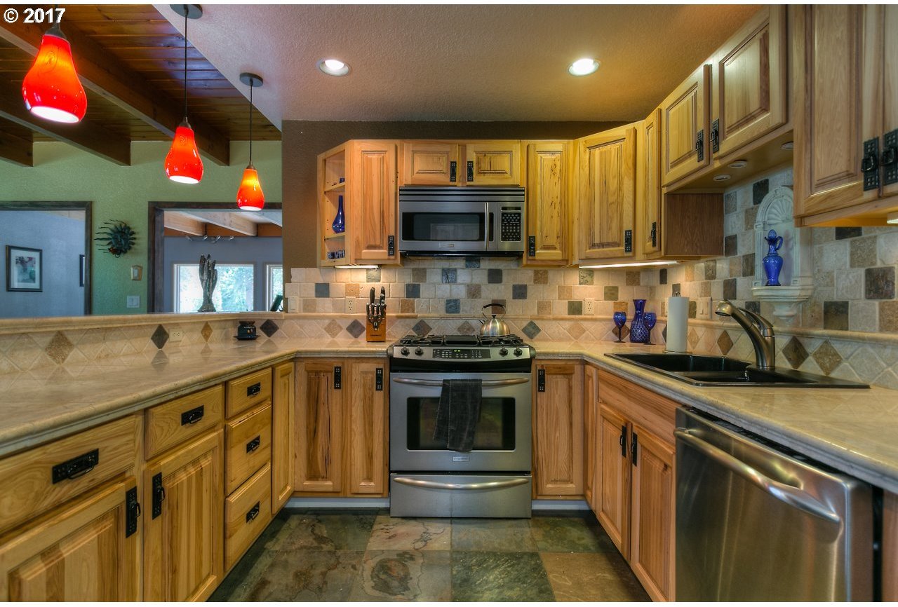 17455 South Abiqua Road Northeast Silverton, OR 97381 - Photo 12 of 32 Gallery Image 12