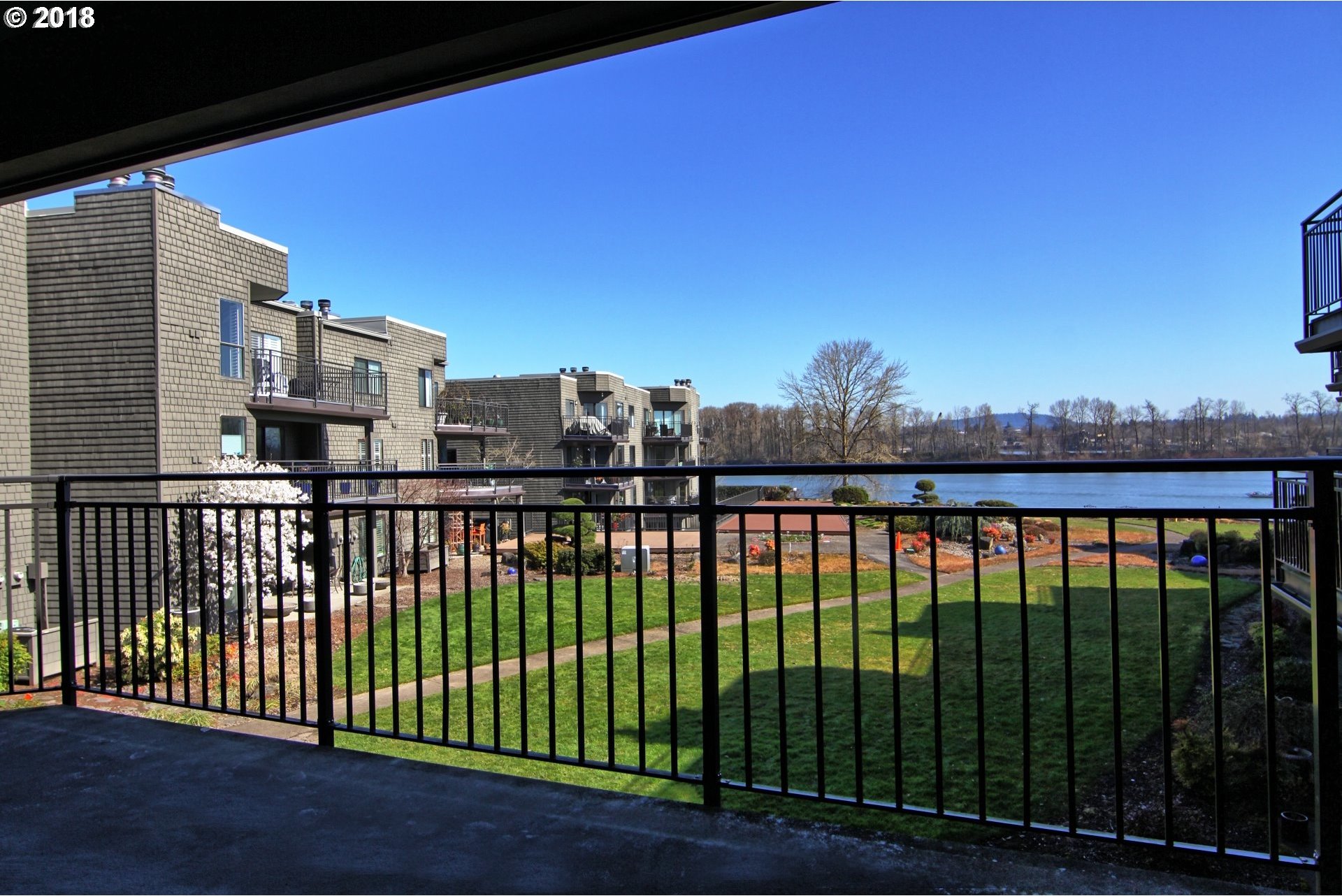 5630 South Riverside Lane, Unit 2 Portland, OR 97239 - Photo 14 of 20 Gallery Image 14