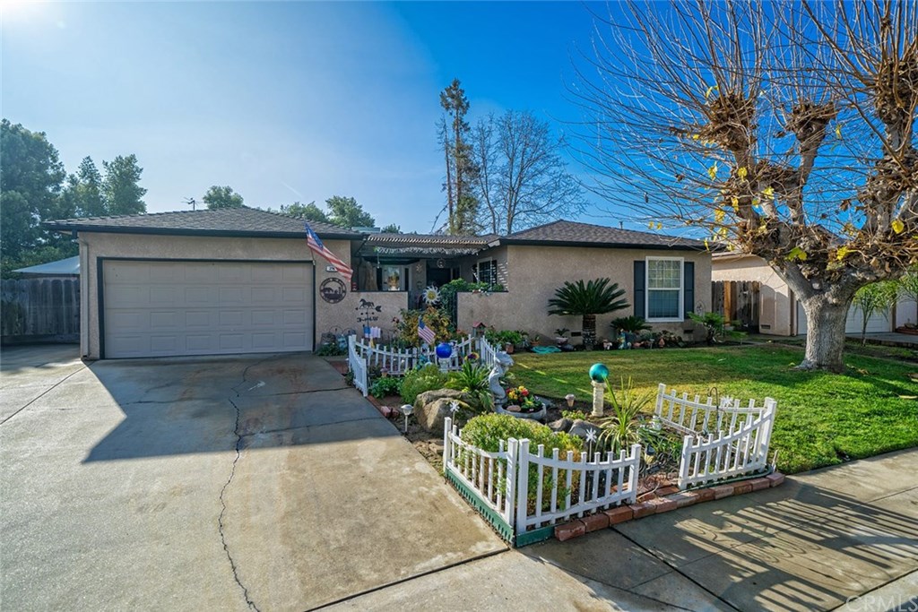 276 West Richert Avenue Clovis, CA 93612 - Photo 1 of 1