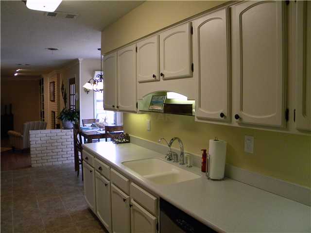 230 Andrew Way Road Collierville, TN 38017 - Photo 12 of 25 GREAT CABINETS! GREAT COOKING/SPLICING/CUTTING SPACE!-6 GAS BURNER COOKTOP, AND 3 OVENS!!