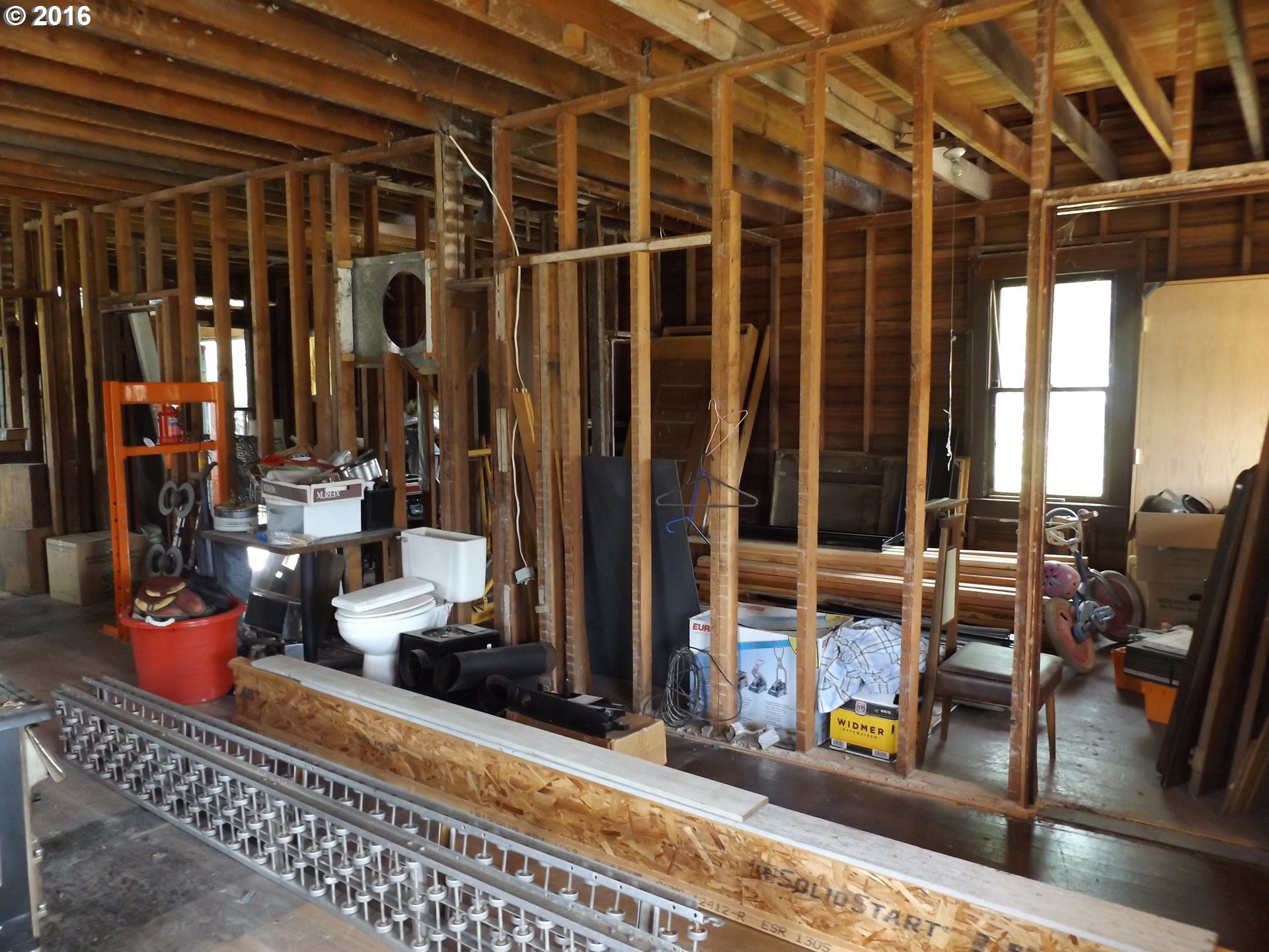 409 South Comstock Road Sutherlin, OR 97479 - Photo 2 of 22 Gallery Image 2