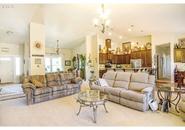 3713 Colonial Road Roseburg, OR 97471 - Photo 9 of 15 Gallery Image 9