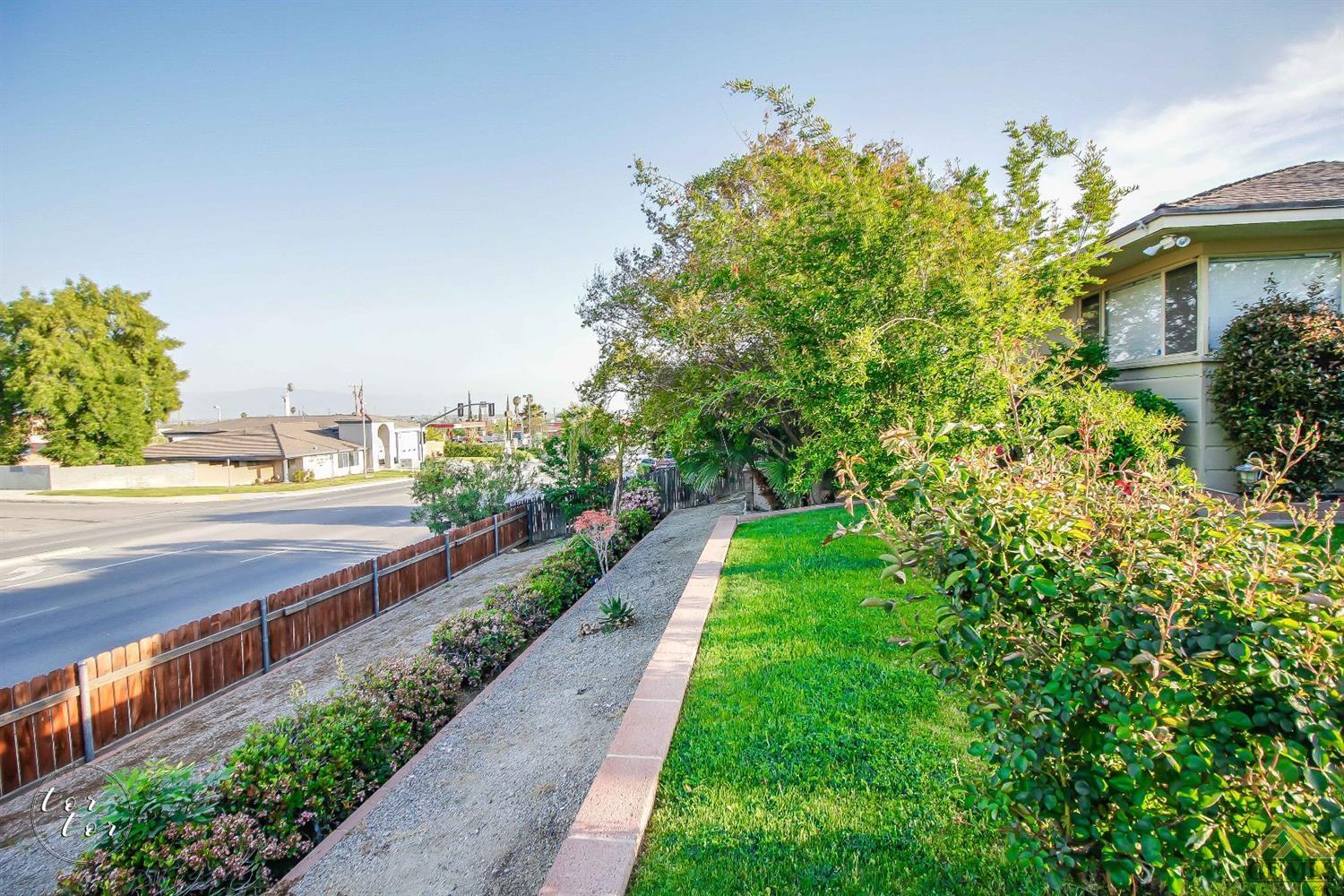 FRONT YARD SPACE