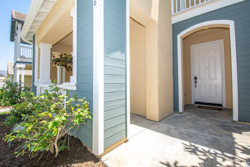 206 Laurel Avenue Brea, CA 92821 - Photo 2 of 32