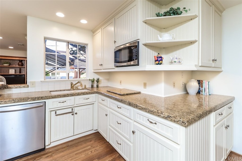 975 Hillcrest Drive Upland, CA 91784 - Photo 11 of 65