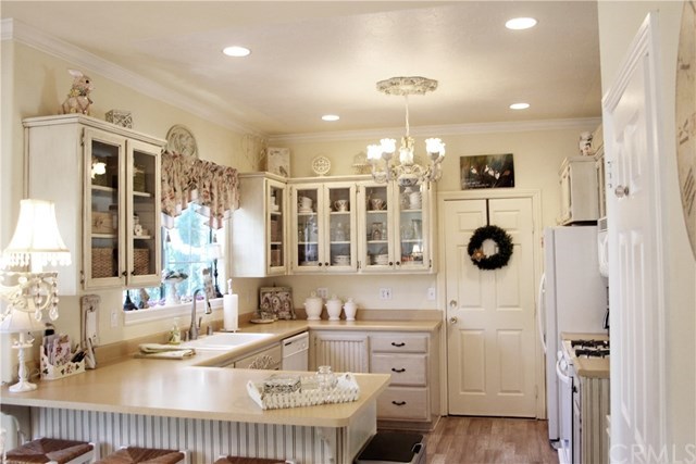 375 Grandview Road Twin Peaks, CA 92391 - Photo 6 of 30 Kitchen