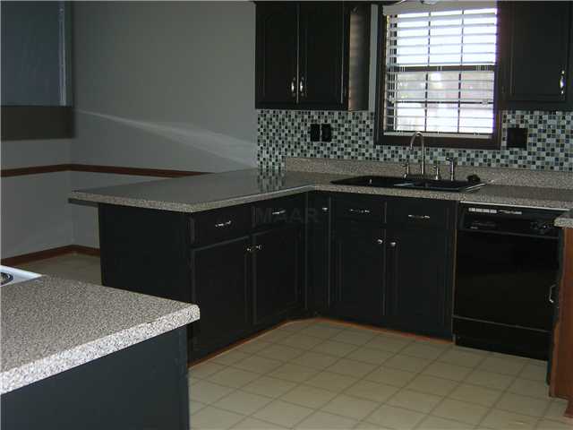 7786 Buck Ridge Cove Memphis, TN 38016 - Photo 6 of 15 Updated Kitchen with tile back splash