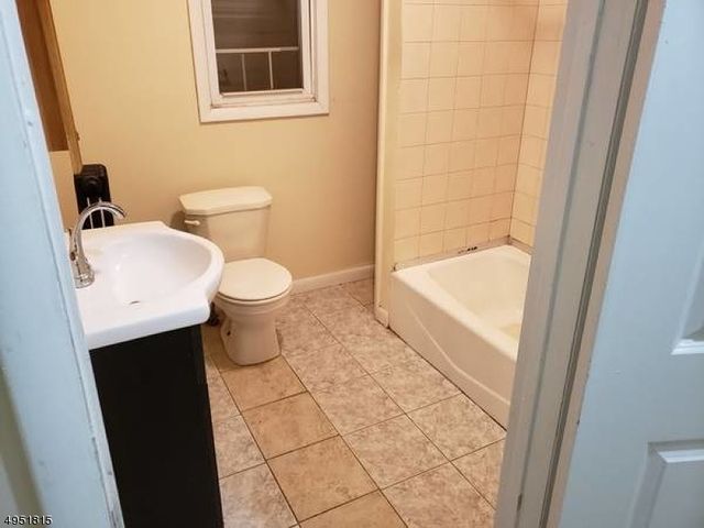 $1,500 | 222 West Runyon Street, Newark, NJ 07108