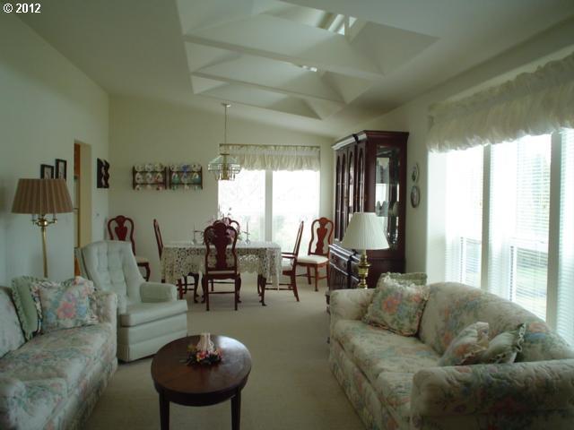 838 Henderson Road Hood River, OR 97031 - Photo 2 of 16 Gallery Image 2